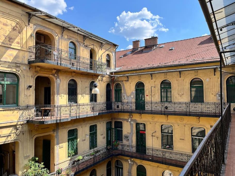 Edna Studio With Balcony Budapest Exterior photo